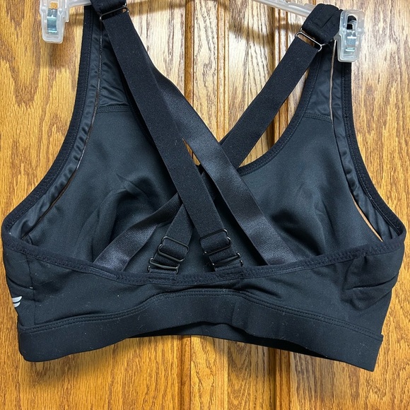 Women’s Fabletics Black Sports Bra size m/L - Picture 2 of 6